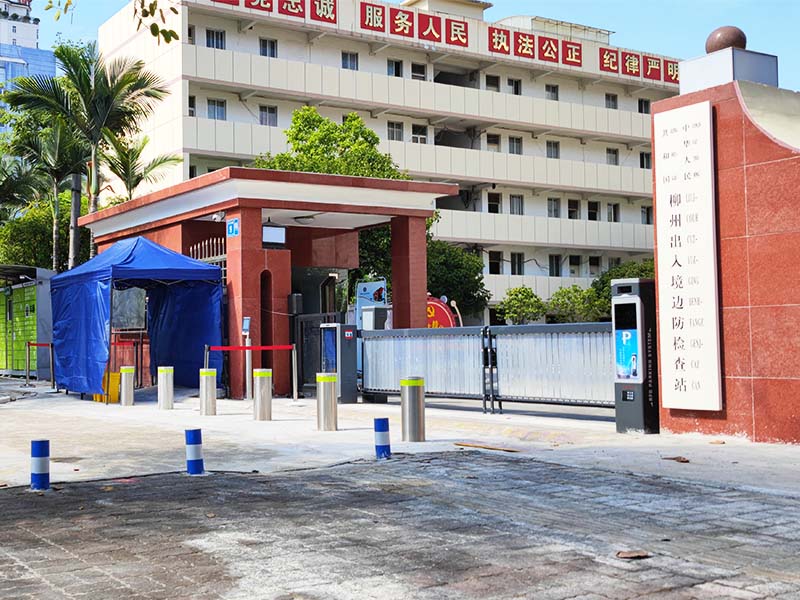 車(chē)牌識別一體機廣告道閘