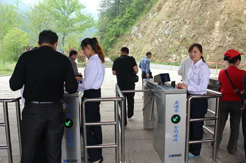那么景區通道閘如何選擇？景區通道閘選擇要注意哪些問(wèn)題？